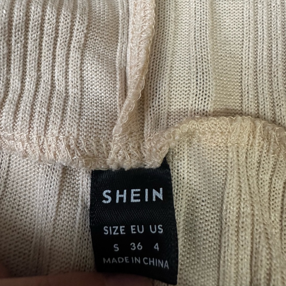Beige Cropped Zip-Up! - Picture 5 of 8